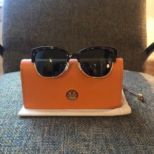 Tory Burch sunglasses Excellent Condition!